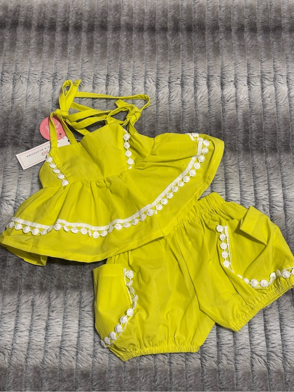 NEW Baileys Blossom Summer 2Pc. Outfit
Size 0-3 months
